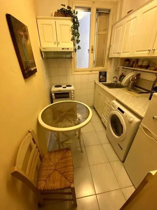 Cute 2Bdrm In Salonica Center Apartment